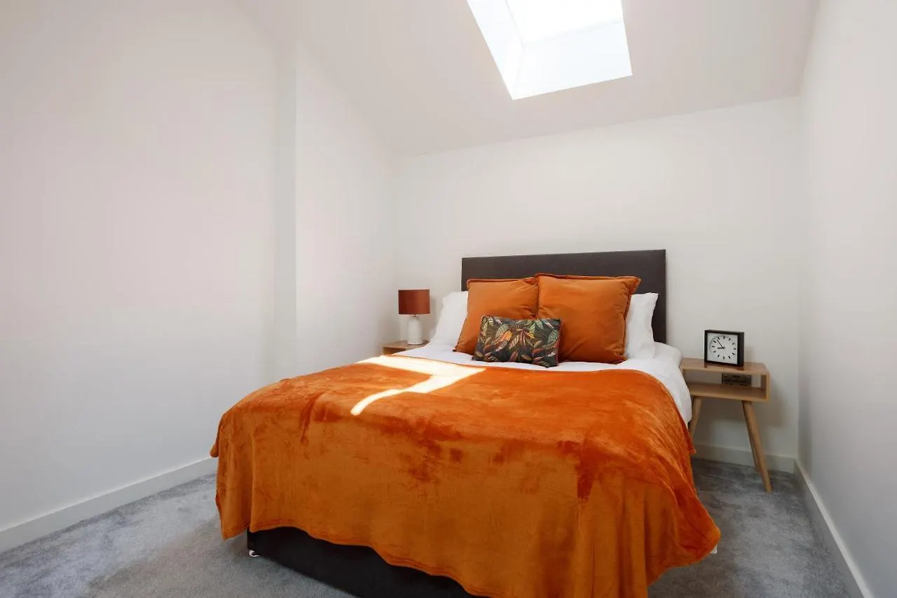 Stylish Penthouse With Outside Balcony! Lejlighed Bradford