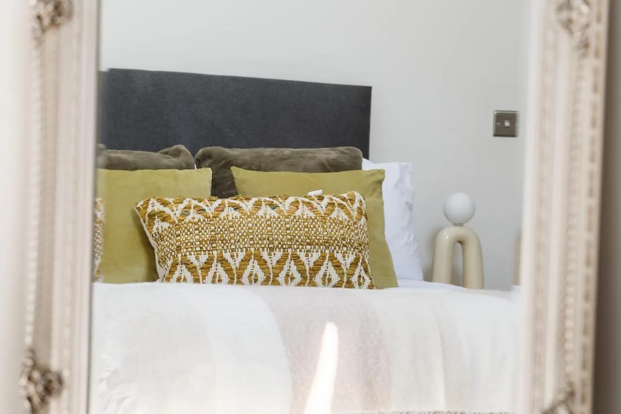 Stylish Penthouse With Outside Balcony! Lejlighed Bradford  Storbritannien