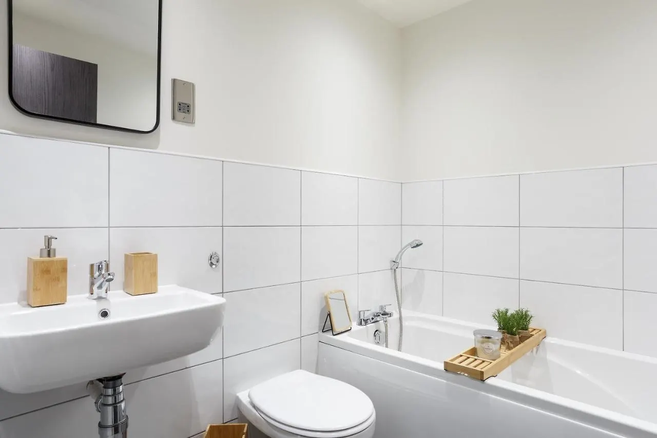 Stylish Penthouse With Outside Balcony! Lejlighed Bradford