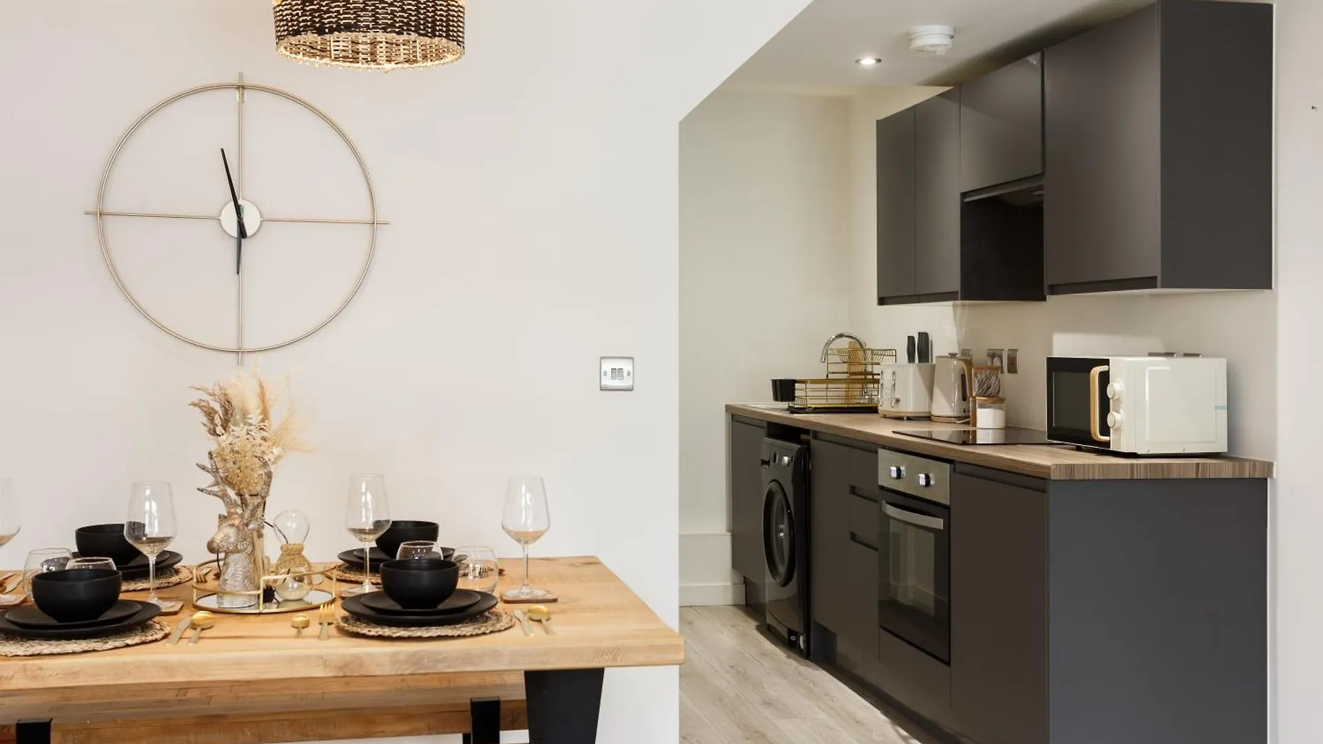 Stylish Penthouse With Outside Balcony! Lejlighed Bradford  Storbritannien
