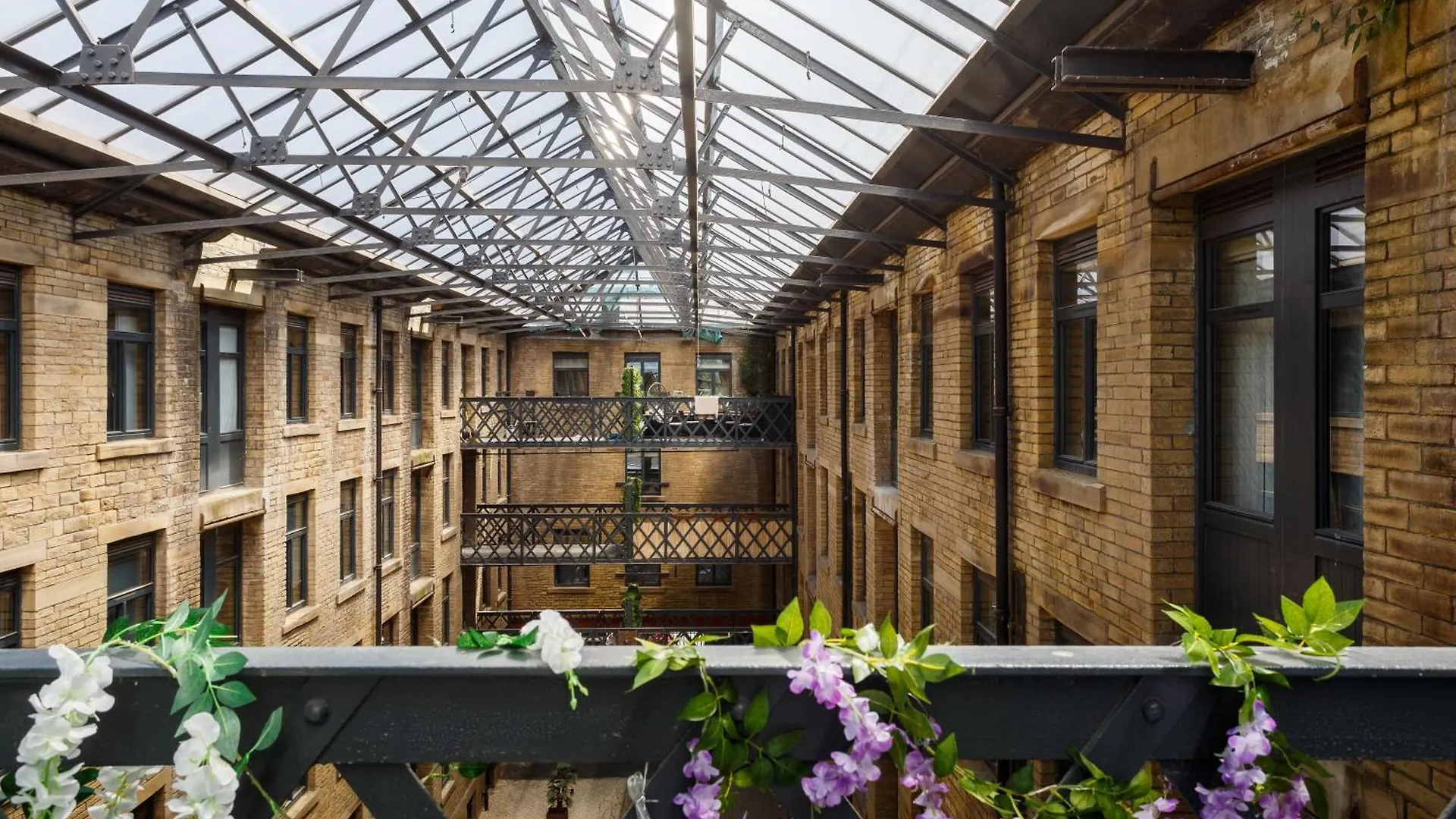 Stylish Penthouse With Outside Balcony! Lejlighed Bradford